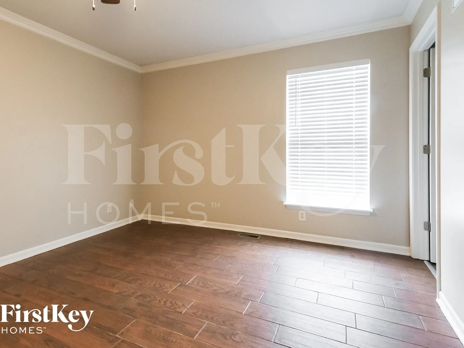 4 bed, 3.0 bath, 2424 sqft, $2,195 — Photo 3