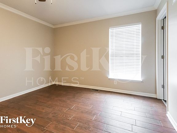 3rd image of 2211 Glenside Rd