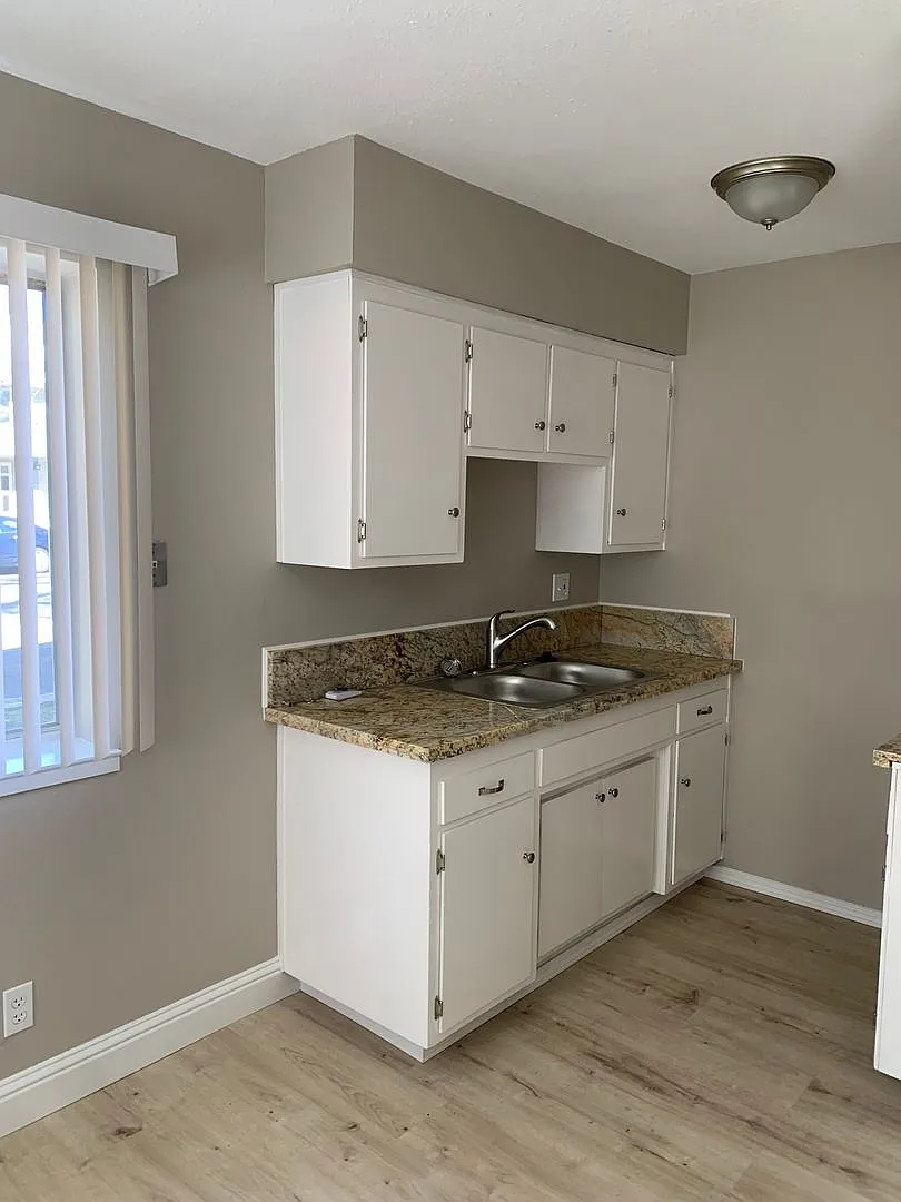 2208 H St #H-1 photo 1
