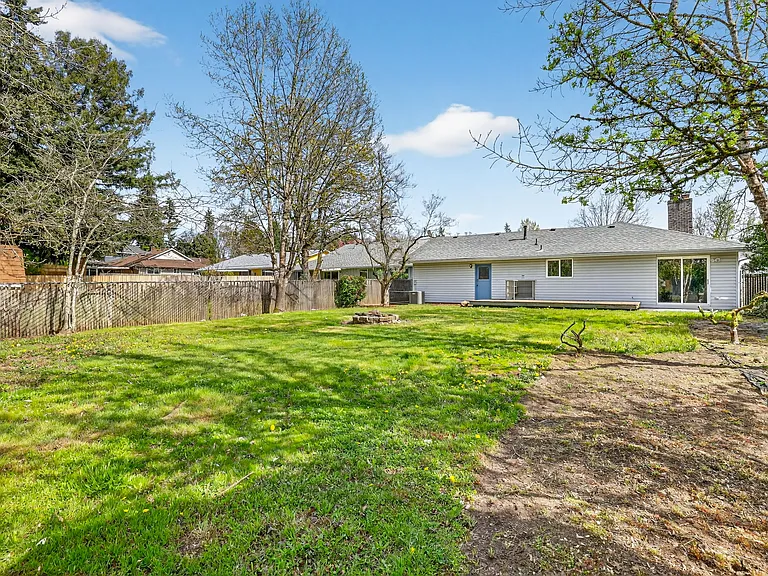 640 Stonehill Dr — Photo 42
