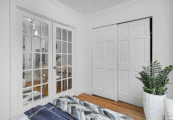 4th image of 102 W 79th St