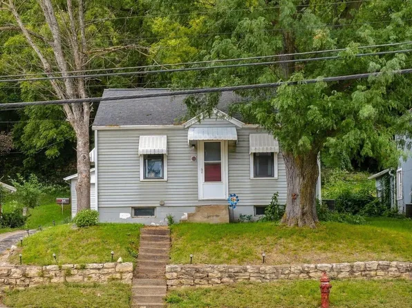 835 Sinsinawa Ave, East Dubuque, IL 61025