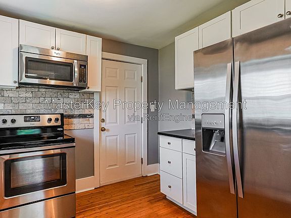 4th image of 212 S State St