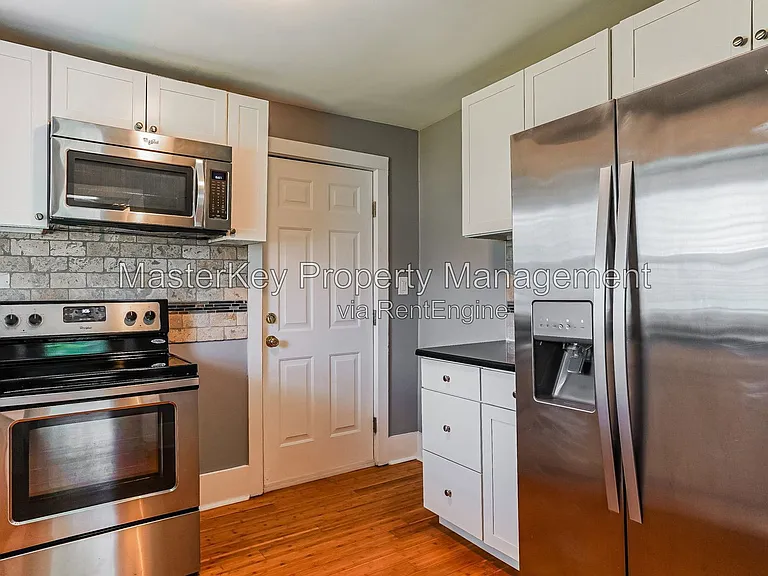 212 S State St — Photo 4