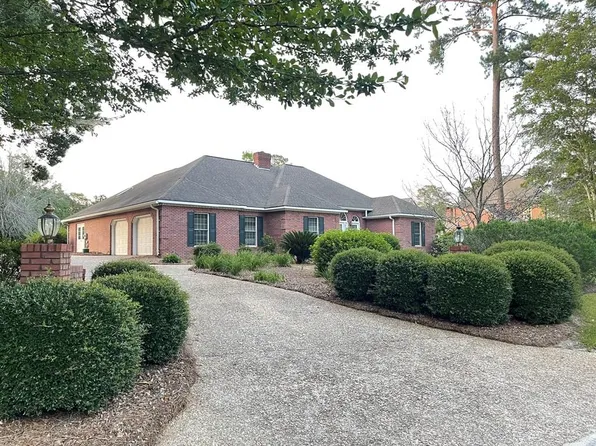 1609 Club Dr, Douglas, GA 31533