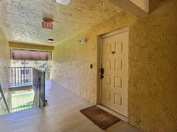 3017 N Oakland Forest Drive #308, Oakland Park, FL 33309