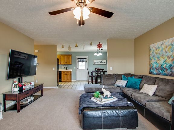 5th image of 105 Warren Cir