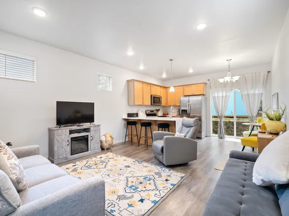 120 S Lagoon St, Rockaway Beach, OR 97136