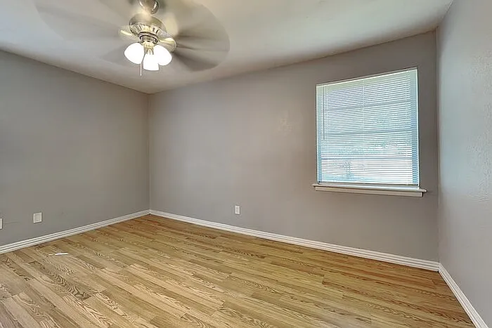 4731 Bedford Dr — Photo 8