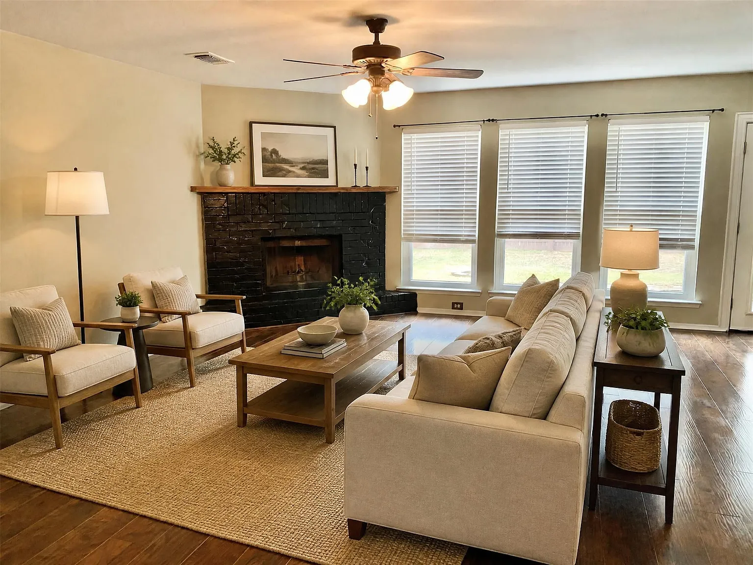 3 bed, 1311 sqft, $2,200 — Photo 2