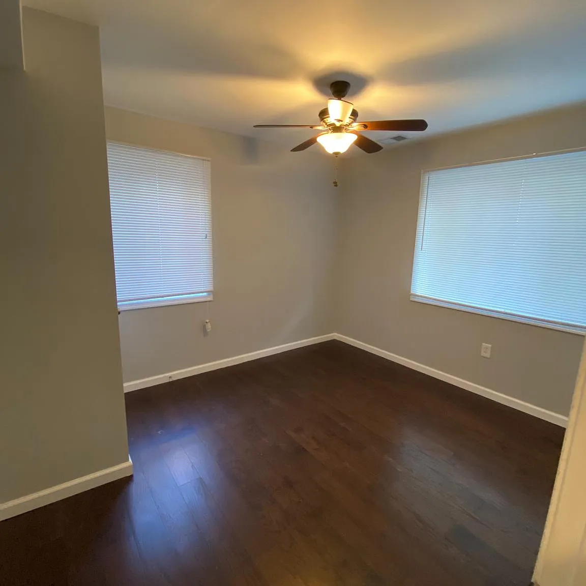 3 bed, 887 sqft, $2,100 — Photo 2