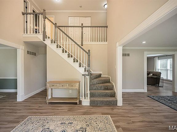 3rd image of 583 Princeway Ct