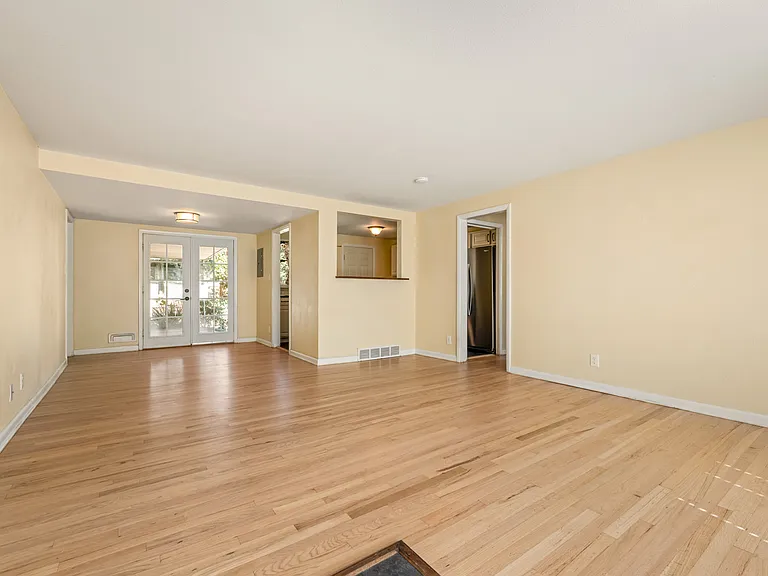 2140 Robin Dr — Photo 11