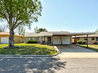 120 SW 12th St, Moore, OK 73160