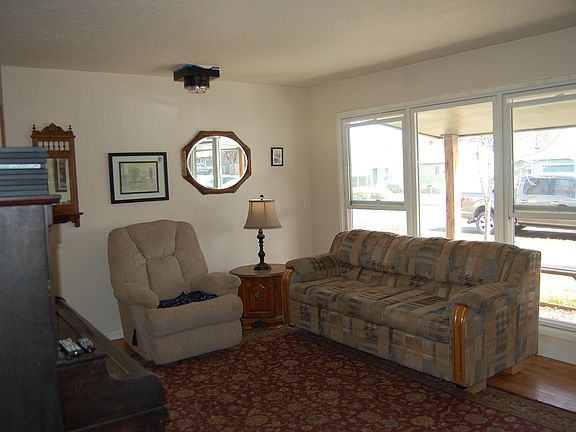 4th image of 305 SW Ewen St