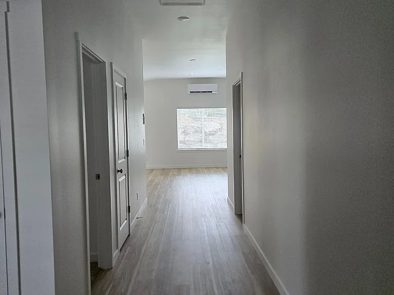 605 NE Mitchell St #MAIN — Photo 11