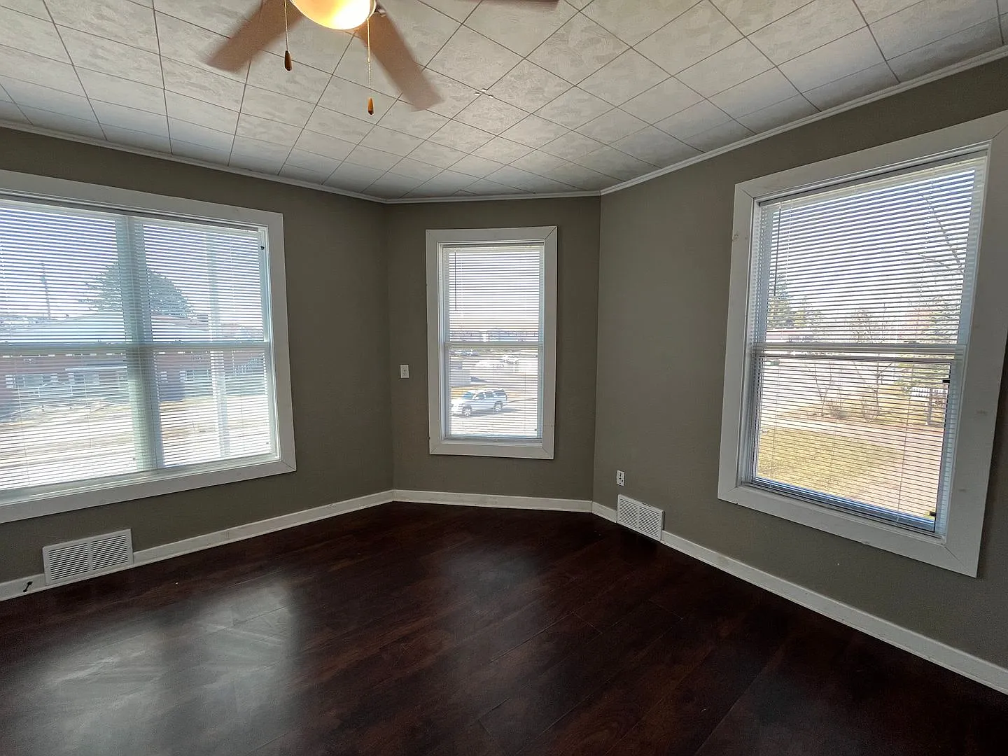 1015 Grand Ave — Photo 1