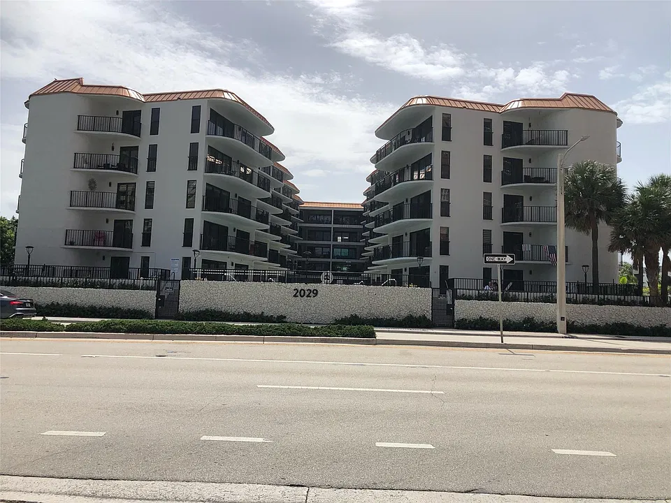 2029 N Ocean Blvd