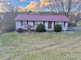 115 Kennedy Dr, Pounding Mill, VA 24637