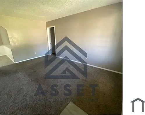 1612 Melinda Ln — Photo 2