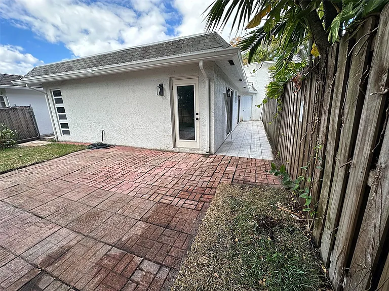 814 SW 12th Pl — Photo 27