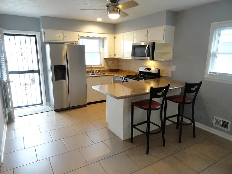 5531 Halstead Ave — Photo 9
