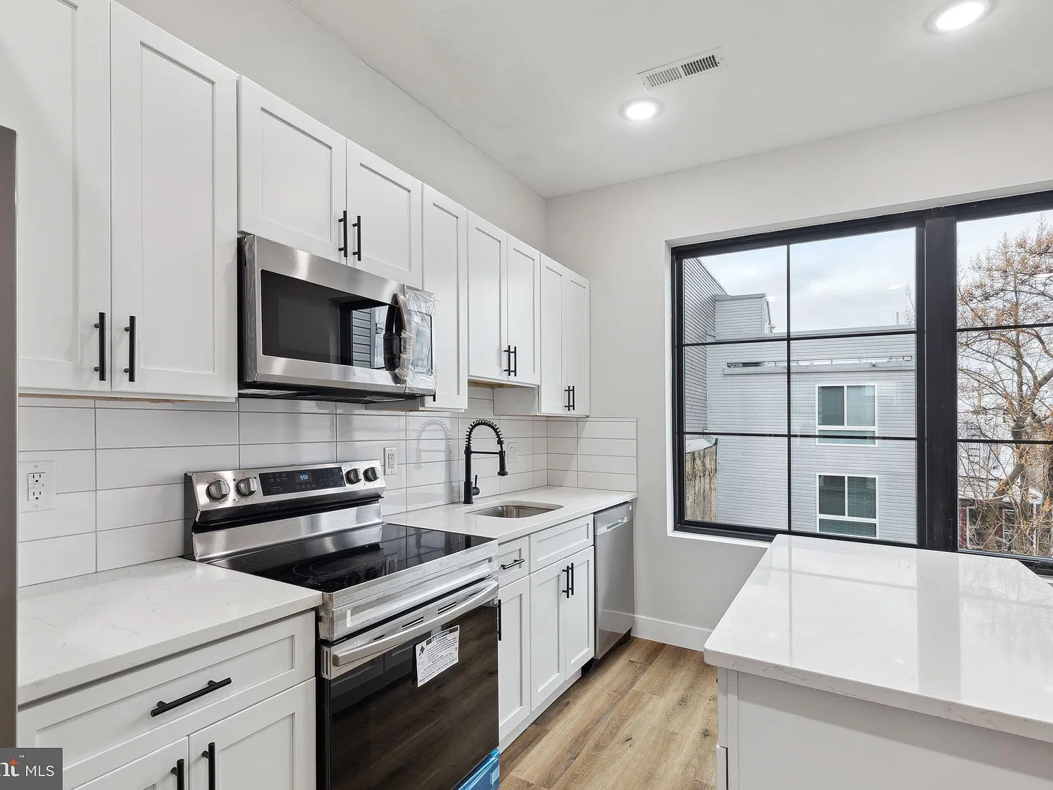 2 bed, 1.5 bath, $1,500 — Photo 1