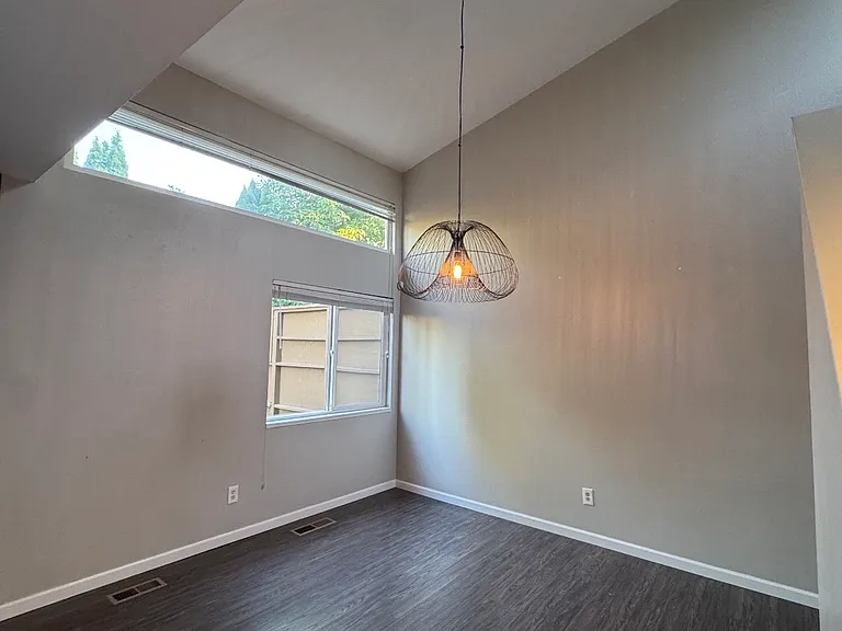 1579 NW Eastbrook Ct — Photo 6