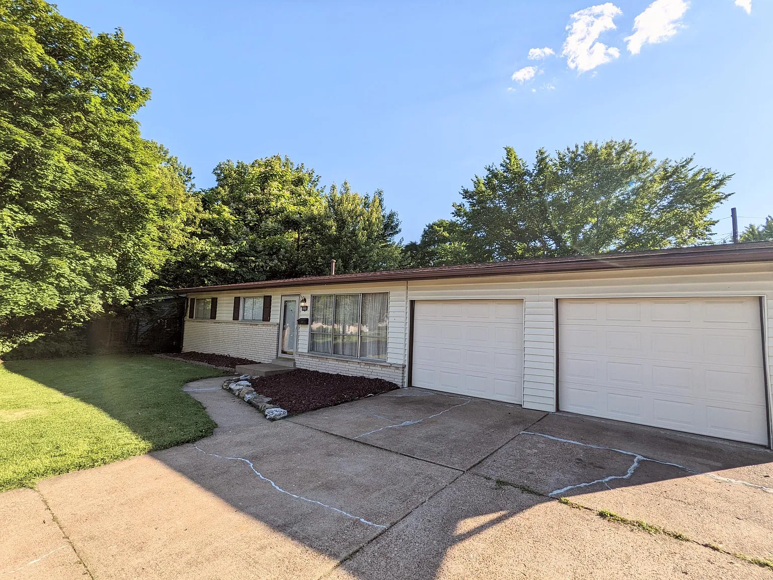 990 Florland Drive — Photo 1