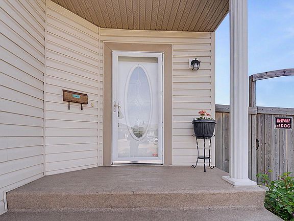 4th image of 262 Dunvegan Rd NW