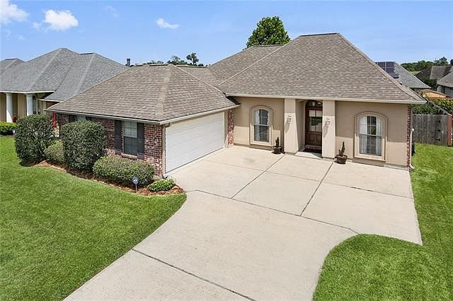 1st image of 206 White Oak Dr