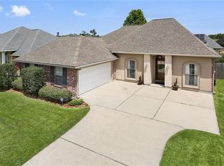 206 White Oak Dr, Saint Rose, LA 70087
