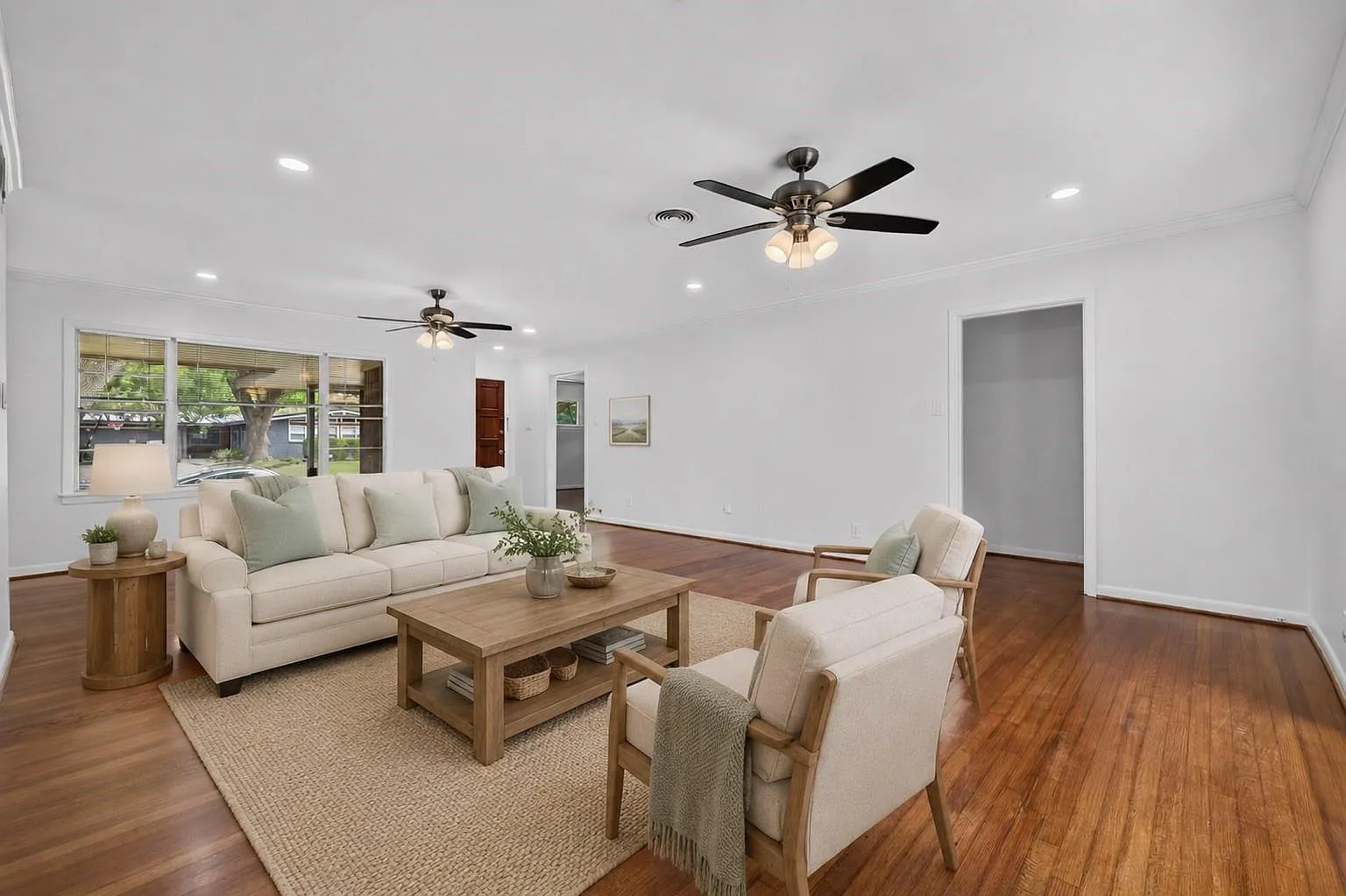 3 bed, 2.0 bath, 1644 sqft, $2,350 — Photo 2