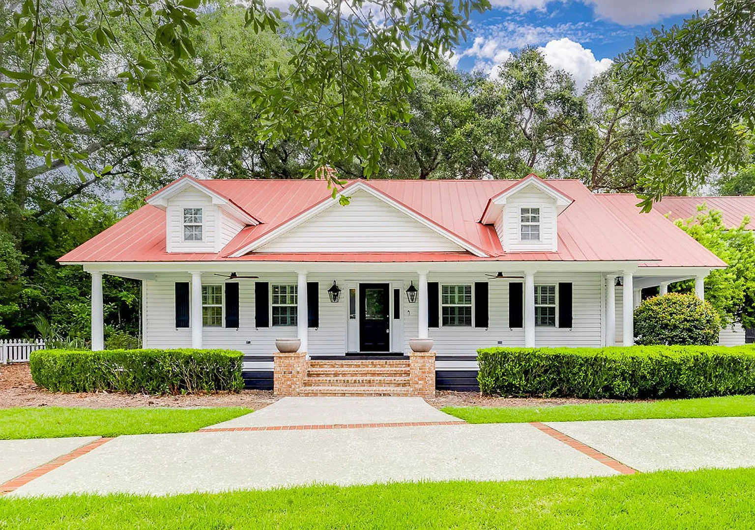 Wymberly Estate Isle of Hope 4 bed 4 bath for rent — Photo 1