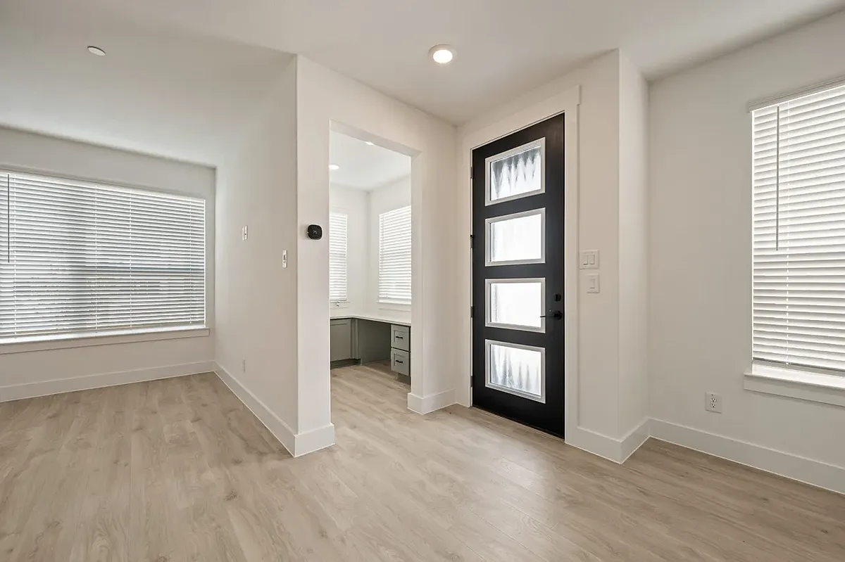 Building Photo - 2555 Huxley Mews