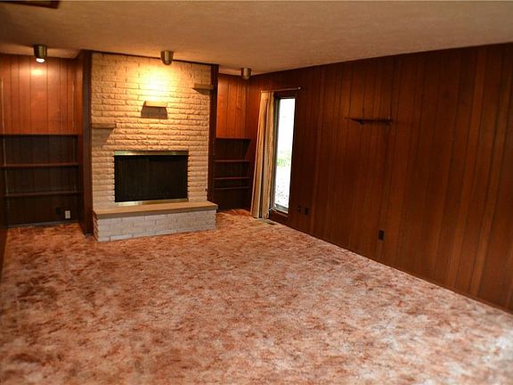 4th image of 11572 Pine Tree Pl
