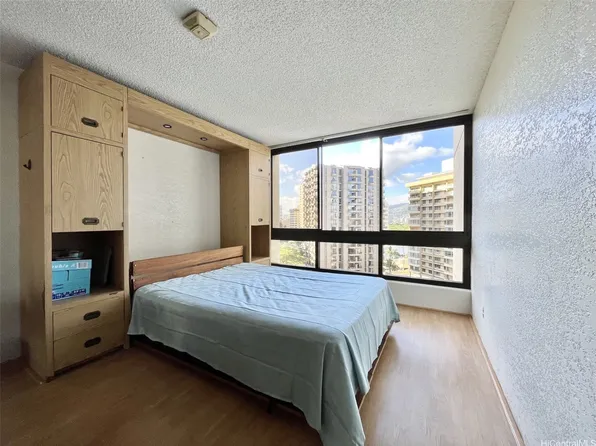 300 Wai Nani Way #I-1006, Honolulu, HI 96815