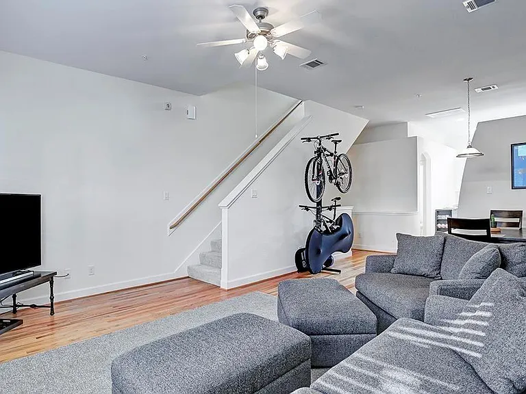 648 Westcross St #303 — Photo 7