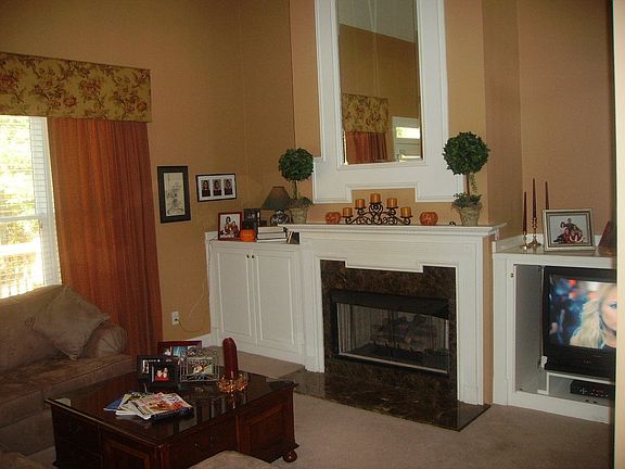 2-story foyer