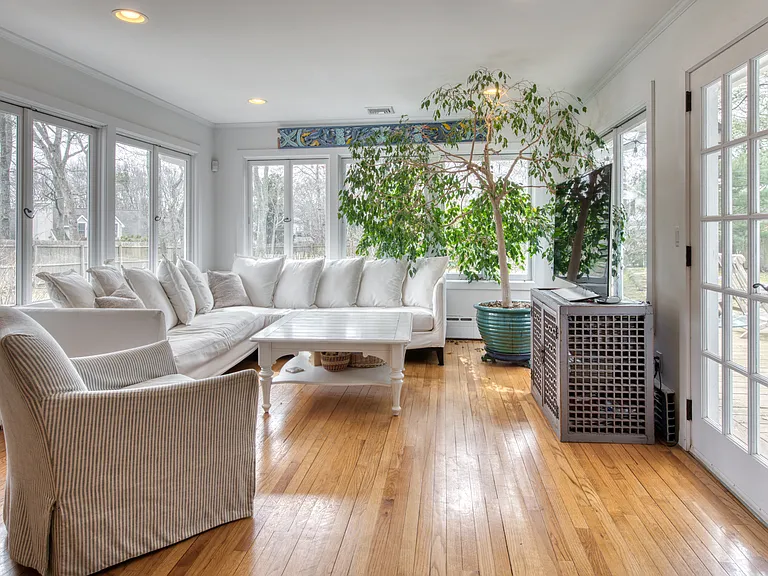 36 Lynn Ave — Photo 10