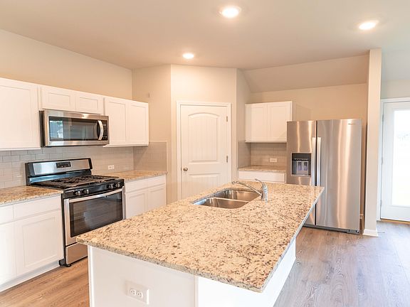 4th image of 5388 Greenridge Ln