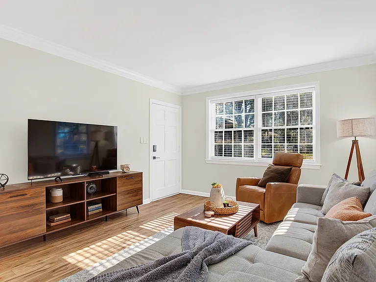 6 W 51st St #1 — Photo 8