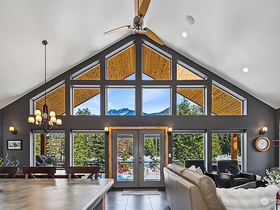 3rd image of 731 Hyak Drive E
