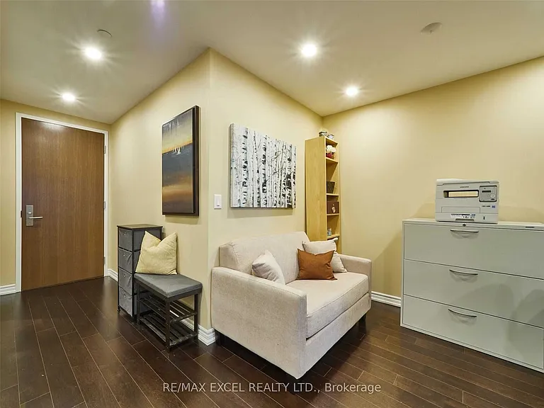 386 Yonge St #503 — Photo 3