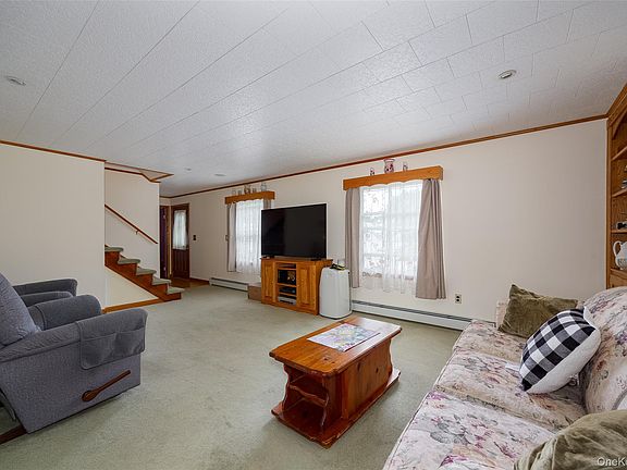 5th image of 91 Maple Street