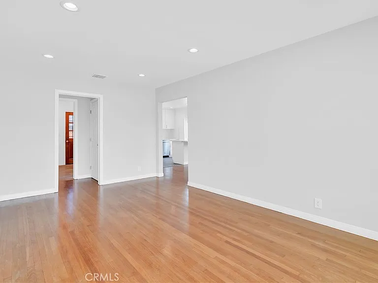4622 Dunrobin Ave — Photo 7
