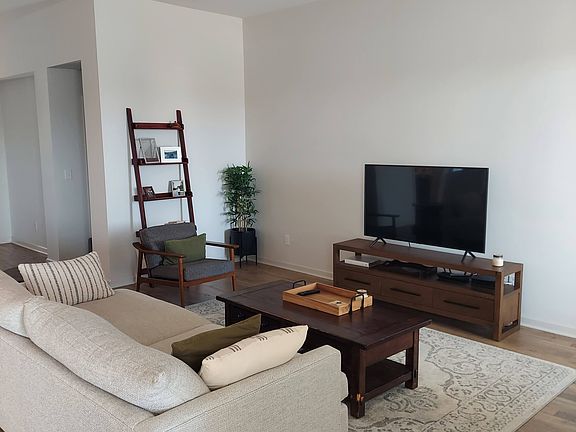 5th image of 9352 Crescent Lodge Cir