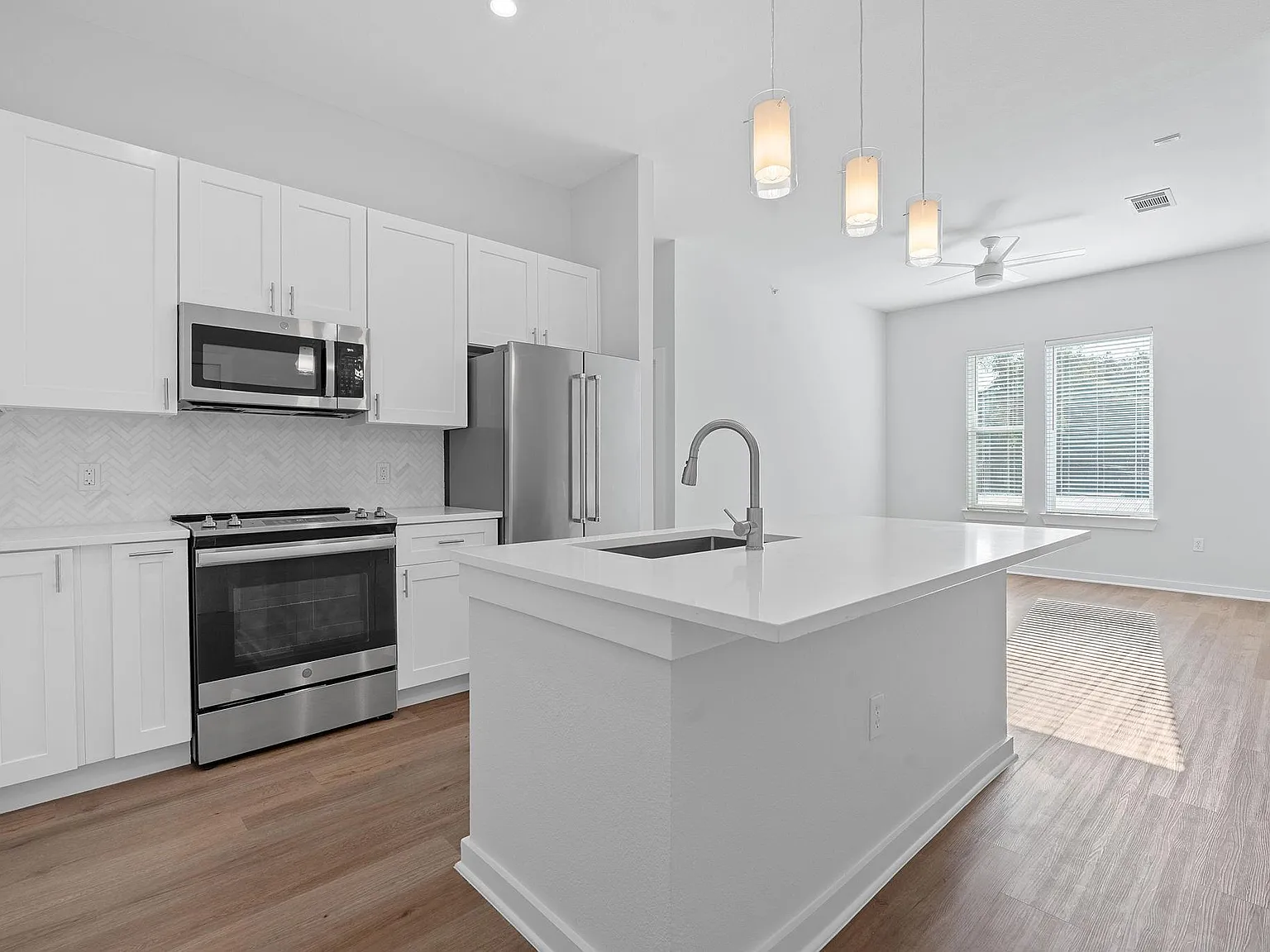 2 bed, 2.0 bath, 1019 sqft, $3,100 — Photo 4