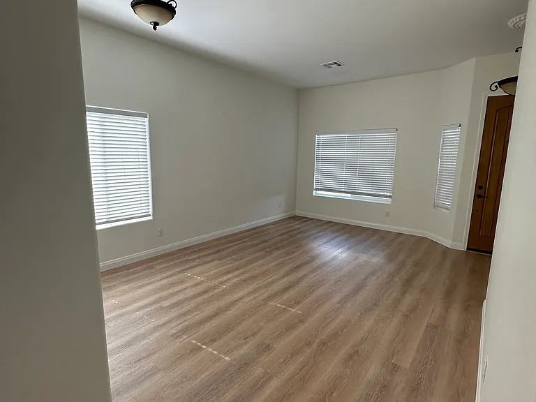 2530 E Menlo St — Photo 11