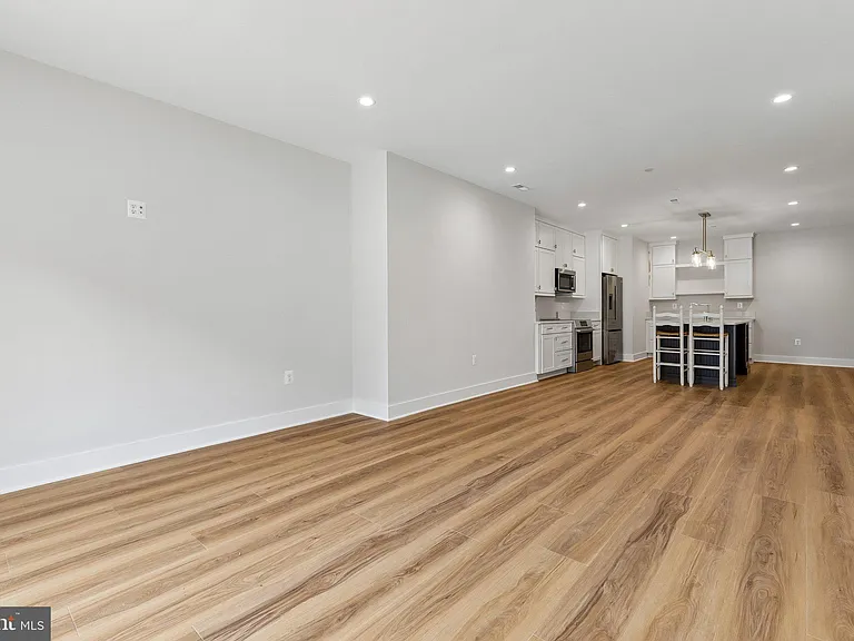 6101 Berkshire Dr — Photo 4